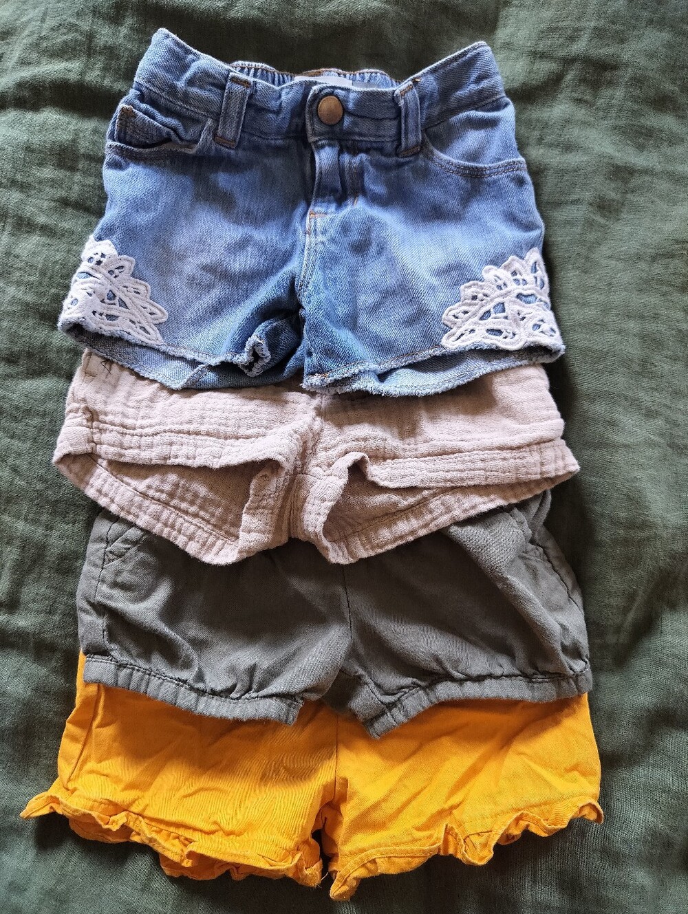 Lot Of 4 Pairs Girls 2T Shorts Carters Old Navy Cat & Jack